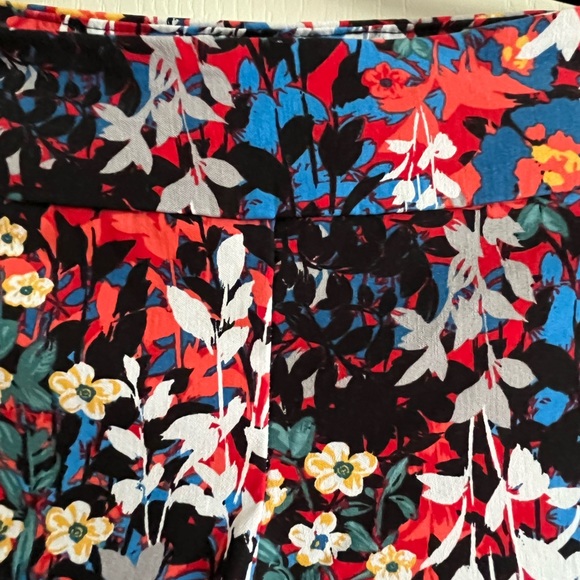 🛍️ UP! Ladies Floral Ankle Pants - Picture 11 of 12